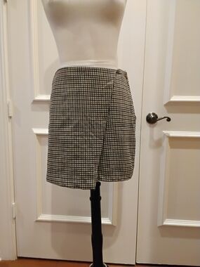 Old Navy Black and White Gingham Mini Skirt